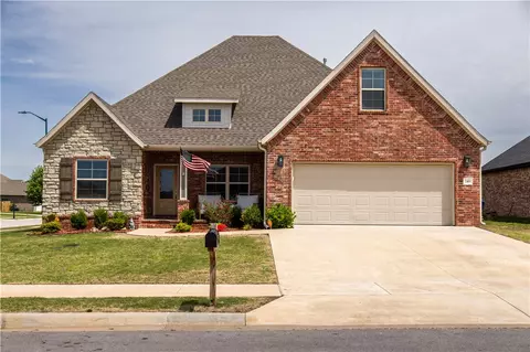 2405 Elisabeth Ct, Siloam Springs, AR 72761