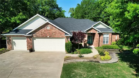 5002 N Laramie Trl, Rogers, AR 72756