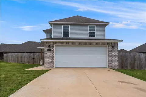 2004 Applewood St, Gentry, AR 72734