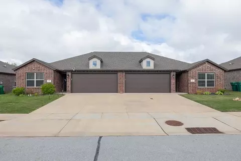 451-453 Barbet Dr, Centerton, AR 72719