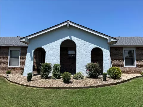 2601 Oak St, Rogers, AR 72758