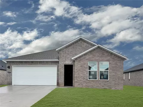 2421 Longfellow Dr, Bentonville, AR 72713