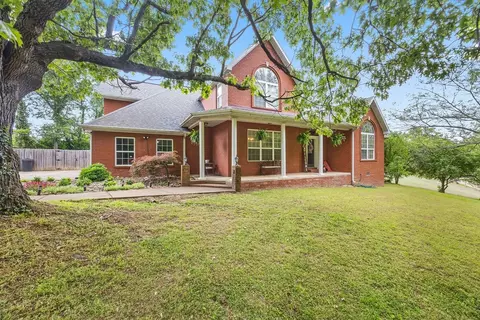 12052 Red Oak Dr, Fayetteville, AR 72704