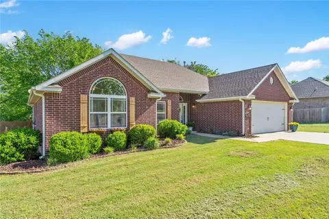 3540 W Clearwood Dr, Fayetteville, AR 72704