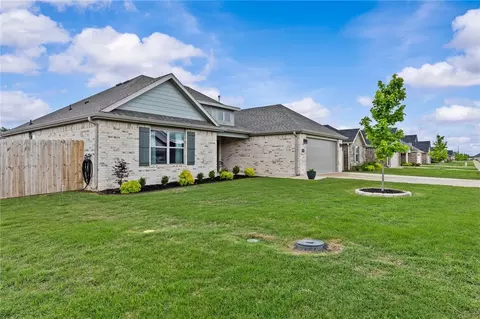 888 Sugar Pne, Springdale, AR 72762