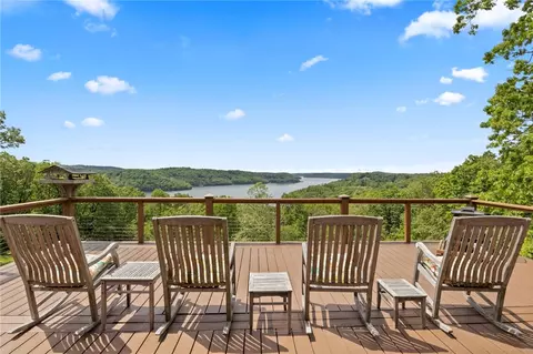 174 Timberlake Ln, Eureka Springs, AR 72631