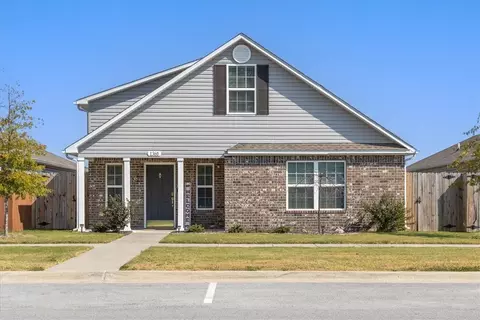 1360 S Morningside Dr, Fayetteville, AR 72701
