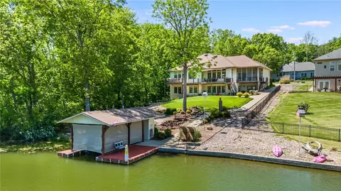 69 Rath Dr, Bella Vista, AR 72715