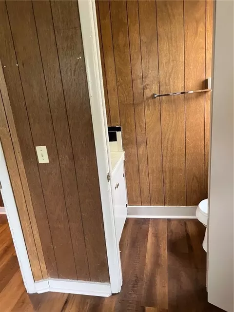 Bath - 218 E Velma Ave, Springdale, AR 72764 photo 3 of 3