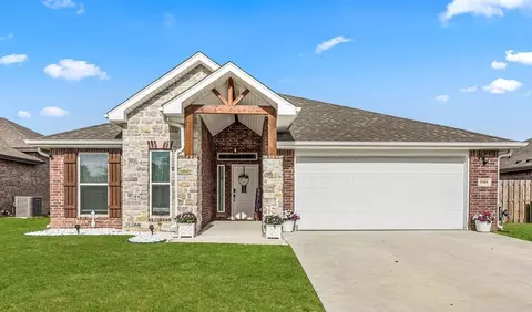 5909 NW Grant St, Bentonville, AR 72713
