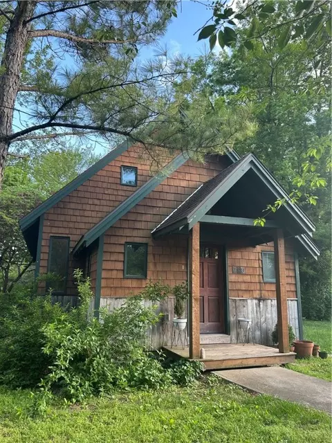 708 Helena St, Siloam Springs, AR 72761