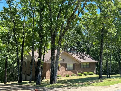 1214 Hilltop Dr, Russellville, AR 72802