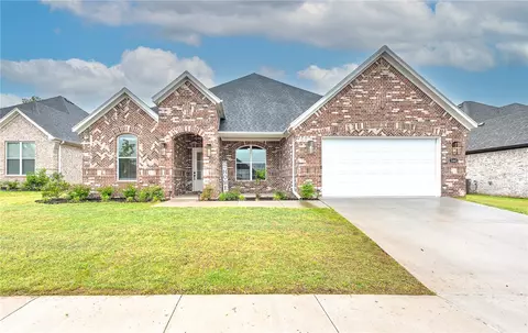 3463 E Greystone Dr, Fayetteville, AR 72764