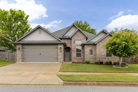 505 N Sabine Pass Rd, Fayetteville, AR 72704