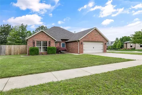 1697 N Oakhaven Pl, Fayetteville, AR 72704
