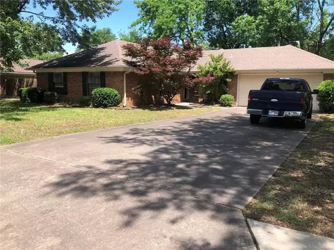 706 Hickory Hollow Ln, Russellville, AR 72801