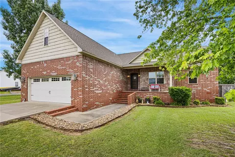 91 Mountain Crest Dr, Russellville, AR 72802