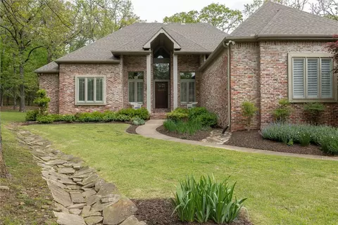 2316 N Fox Trl, Fayetteville, AR 72703