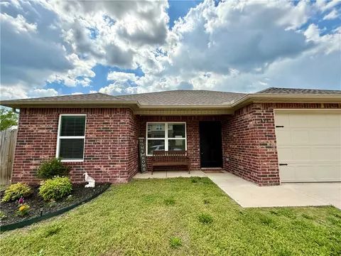 453 Cooper St, Huntsville, AR 72740