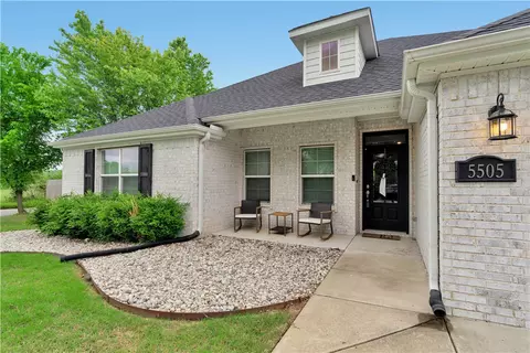 5505 W Poison Springs Dr, Fayetteville, AR 72704