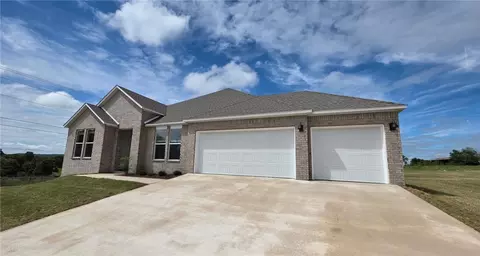 2900 Hattie Ln, Springdale, AR 72745