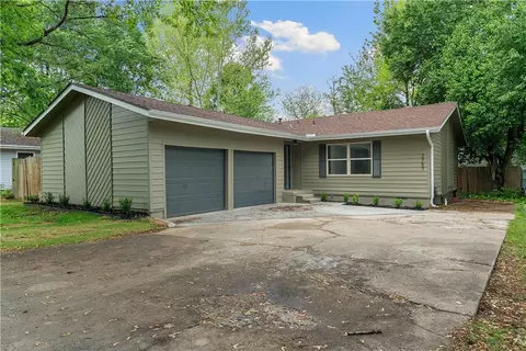 2757 N Villa Blvd, Fayetteville, AR 72703