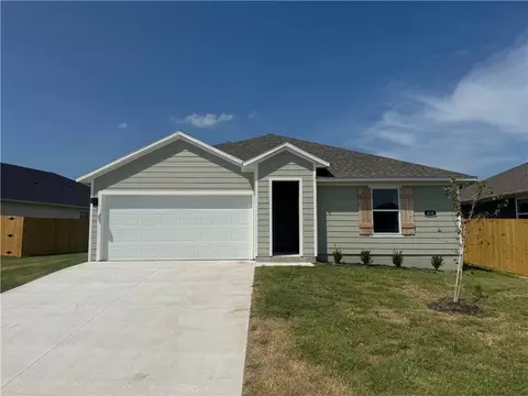 450 Raegan St, Prairie Grove, AR 72753