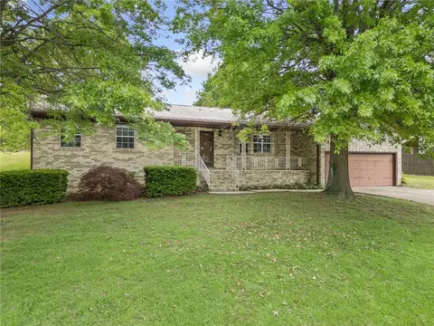 1405 Crestwood Dr, Harrison, AR 72601