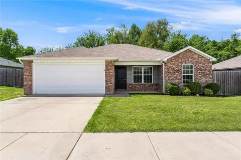 1199 S Splash Dr, Fayetteville, AR 72701