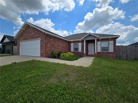 211 Grove Ln, Centerton, AR 72719