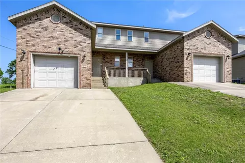 601 SW Loudon Dr, Bentonville, AR 72712
