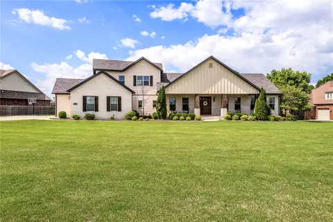 2492 Riverfront Ln, Fayetteville, AR 72703