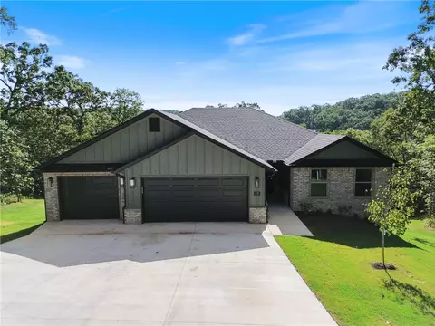 27 Topcliffe Ln, Bella Vista, AR 72715
