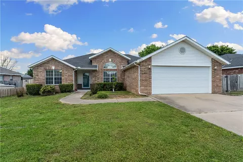 2304 SW 17th St, Bentonville, AR 72713