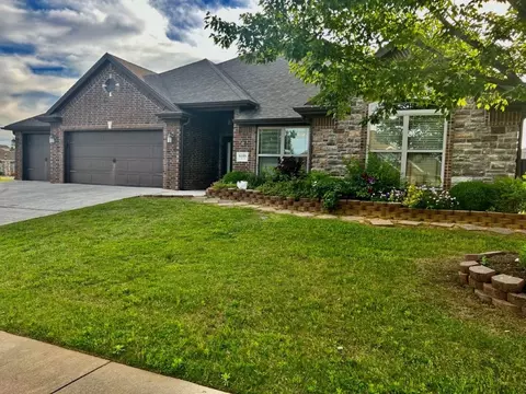 6408 S 49th St, Rogers, AR 72758