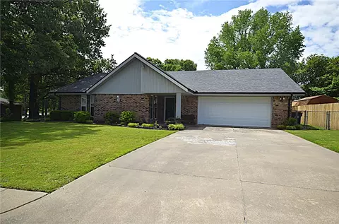 3001 Mcdonald Ave, Springdale, AR 72762
