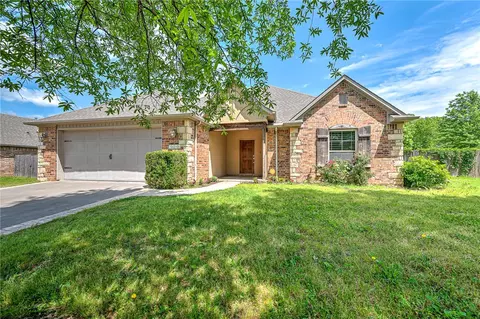 3658 W Mountain View Dr, Fayetteville, AR 72704