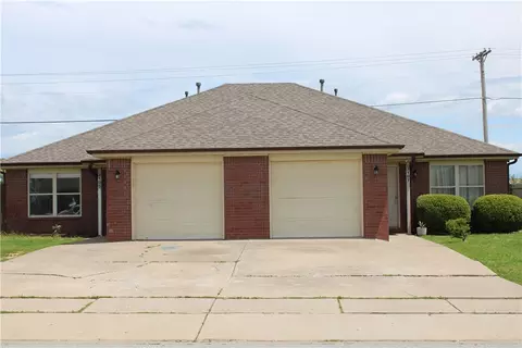 3105 S 3107 S E St, Rogers, AR 72758