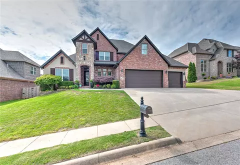 6918 W Altamonte Dr, Rogers, AR 72758