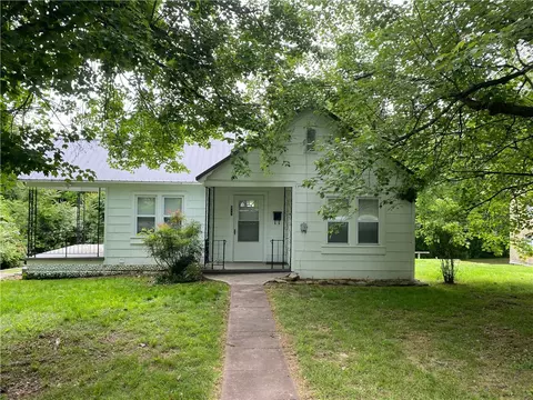 217 S Spruce St, Harrison, AR 72601