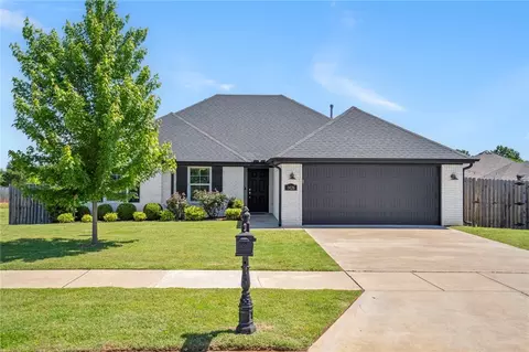 1426 N Pershing St, Fayetteville, AR 72704