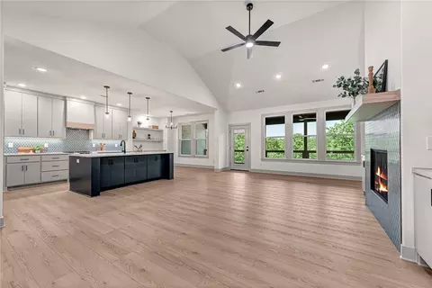 30 S Cheshnut Dr, Bella Vista, AR 72714