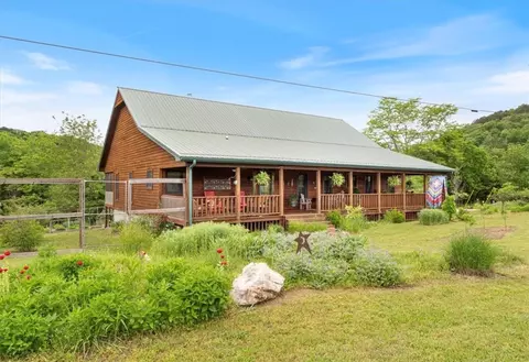 806 County Road 301, Eureka Springs, AR 72632