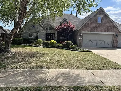 805 SW Edinburgh Ave, Bentonville, AR 72713