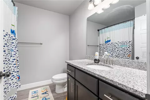 Bath - 901 Redfree Dr, Bentonville, AR 72712 photo 3 of 3