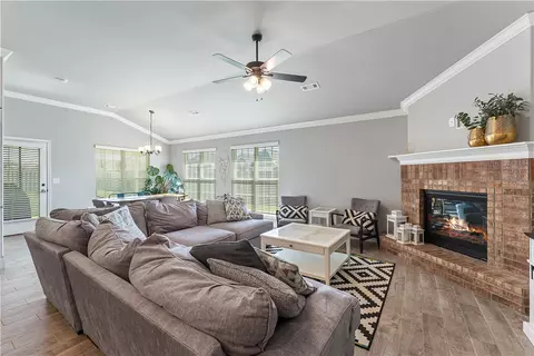Living - 901 Redfree Dr, Bentonville, AR 72712 photo 1 of 3