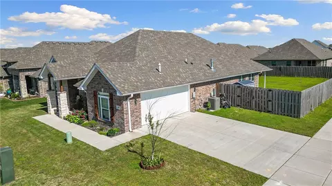 Exterior - 901 Redfree Dr, Bentonville, AR 72712 photo 2 of 11