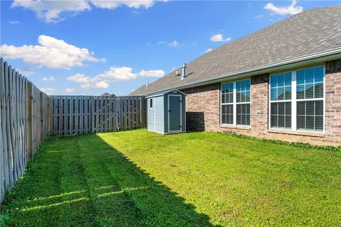 Exterior - 901 Redfree Dr, Bentonville, AR 72712 photo 9 of 11