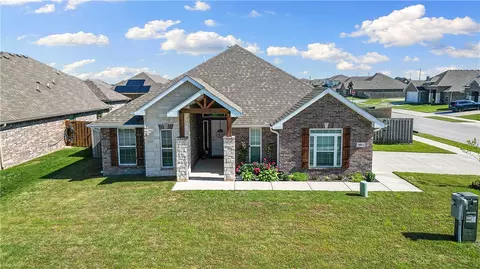 Exterior - 901 Redfree Dr, Bentonville, AR 72712 photo 10 of 11