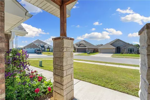 Exterior - 901 Redfree Dr, Bentonville, AR 72712 photo 3 of 11